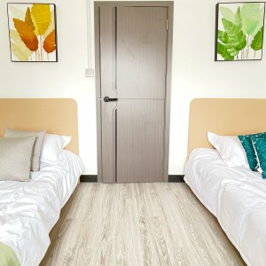 K302太子道西-带客厅四室三卫A房HD双人间-楼下巴士🚌七分钟到城大，4站17分钟到浸会