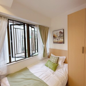 K302太子道西-带客厅三室一卫B房H1单人间-楼下巴士🚌七分钟到城大，4站17分钟到浸会