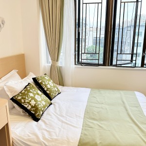 K302太子道西-带客厅三室一卫B房H2单人间-楼下巴士🚌七分钟到城大，4站17分钟到浸会