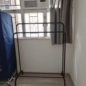 中西区皇后大道西带窗单间1A-B，港大步行500米，地铁站步行270米，巴士站1分即达，周边多个商超食肆