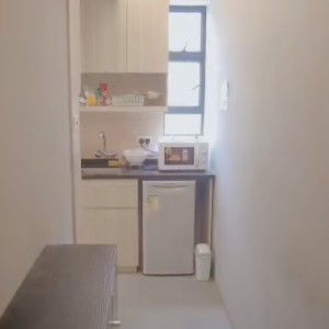 油麻地INS风国际青年公寓单间B房-理工15分钟可达，城大都会浸会全部20分钟，荃湾线和观塘线地铁上盖，可覆盖理工两个校区，位置绝佳