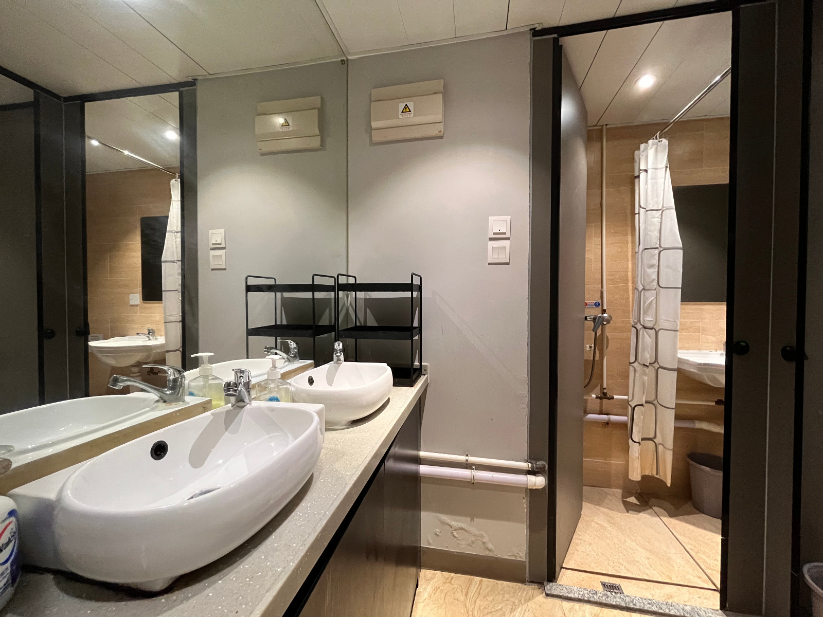 油麻地INS风国际青年公寓双人间D/E房-理工15分钟可达，城大都会浸会全部20分钟，荃湾线和观塘线地铁上盖，可覆盖理工两个校区，位置绝佳图5