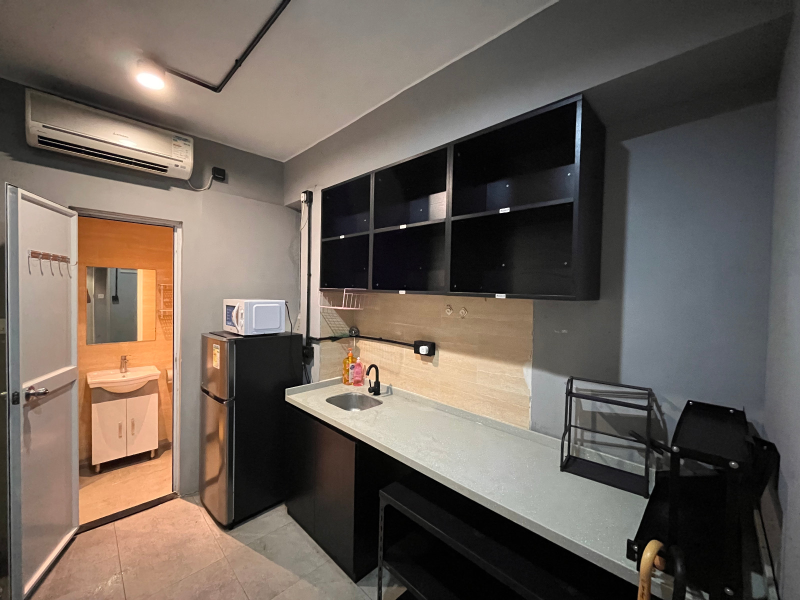 油麻地INS风国际青年公寓双人间D/E房-理工15分钟可达，城大都会浸会全部20分钟，荃湾线和观塘线地铁上盖，可覆盖理工两个校区，位置绝佳图6