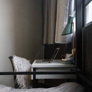 油麻地INS风国际青年公寓双人间F房-理工15分钟可达，城大都会浸会全部20分钟，荃湾线和观塘线地铁上盖，可覆盖理工两个校区，位置绝佳