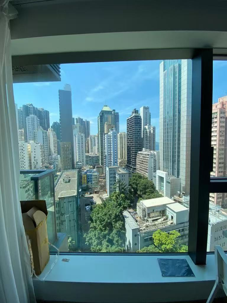 艺里坊1号16楼G室studio，到港大只需地铁一站❗❗配有落地大窗和露台，视野超好仅一间🤩🤩图1