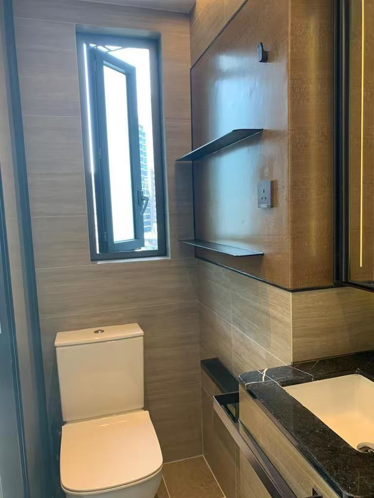 艺里坊1号16楼G室studio，到港大只需地铁一站❗❗配有落地大窗和露台，视野超好仅一间🤩🤩图3