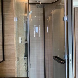 艺里坊1号16楼G室studio，到港大只需地铁一站❗❗配有落地大窗和露台，视野超好仅一间🤩🤩