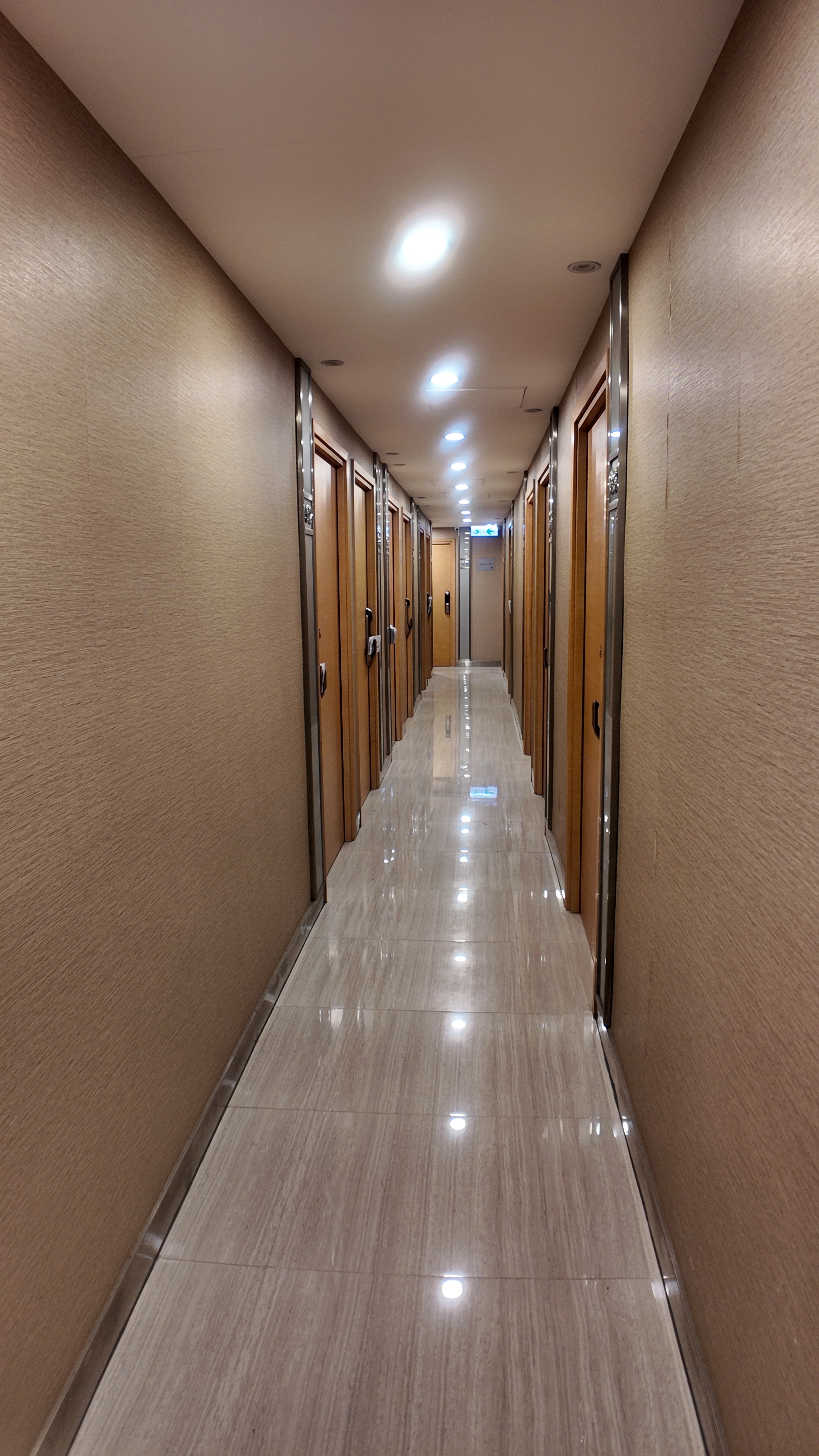 四兴隆工业大厦2A共享办公室-距离港铁柴湾站B口284m门口有巴士，提供独立水电表地址信箱门牌号网络 正式租赁合同，印花税文件(打厘印)图3