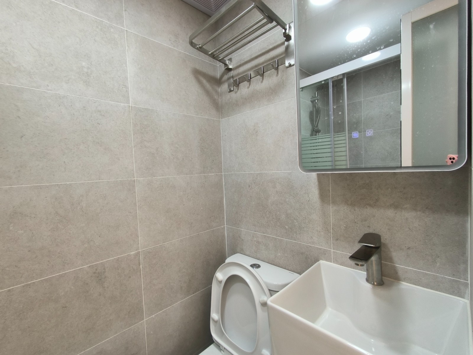 九龙-统一大厦精品StudioE-理工大学10分钟!楼下即巴士,200米步行至地铁,600米步行至高铁图5