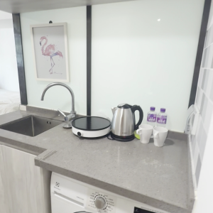 庙街学生公寓双人间E房-理工步行10分可达， 都会通勤20分钟，油麻地地铁站3分步行