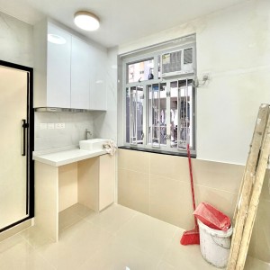 旺角黑布街一室一厅公寓C房-旺角步行350米， 理工城大浸会都会全部20分钟内到达，真正的油尖旺中心