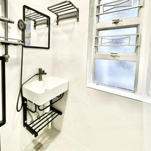 旺角黑布街一室一厅公寓C房-旺角步行350米， 理工城大浸会都会全部20分钟内到达，真正的油尖旺中心