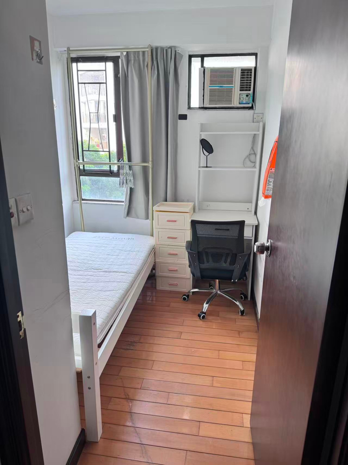 九龙又一居6D五室一卫套间,限女生,城大步行5分,浸会巴士2站即达,就在学校旁图1