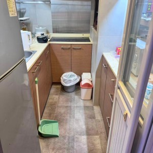 九龙又一居6D五室一卫套间，限女生，城大步行5分，浸会巴士2站即达，就在学校旁