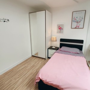 薄扶林道33号2F前座单人间A-港岛罕有特巨型公寓，男生专属，步行5分即达港大