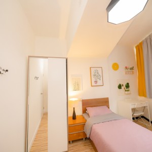 薄扶林道33号3F前座单人间A-港岛罕有特巨型公寓，女生专属，步行5分即达港大