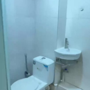 上环苏杭街123号5号房，仅剩一间！上环地铁站步行5分，港大步行+港铁11分钟可达，周围商圈超多