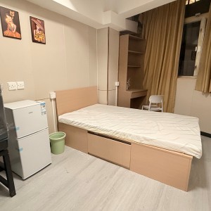 上环苏杭街123号6号房-上环地铁站步行5分，港大步行+港铁11分钟可达，周围商圈超多