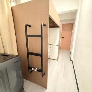 上环苏杭街123号4号房-上环地铁站步行5分，港大步行+港铁11分钟可达，周围商圈超多