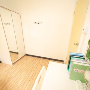 薄扶林道33号3F前座单人间B-港岛罕有公寓，女生专属，步行5分即达港大