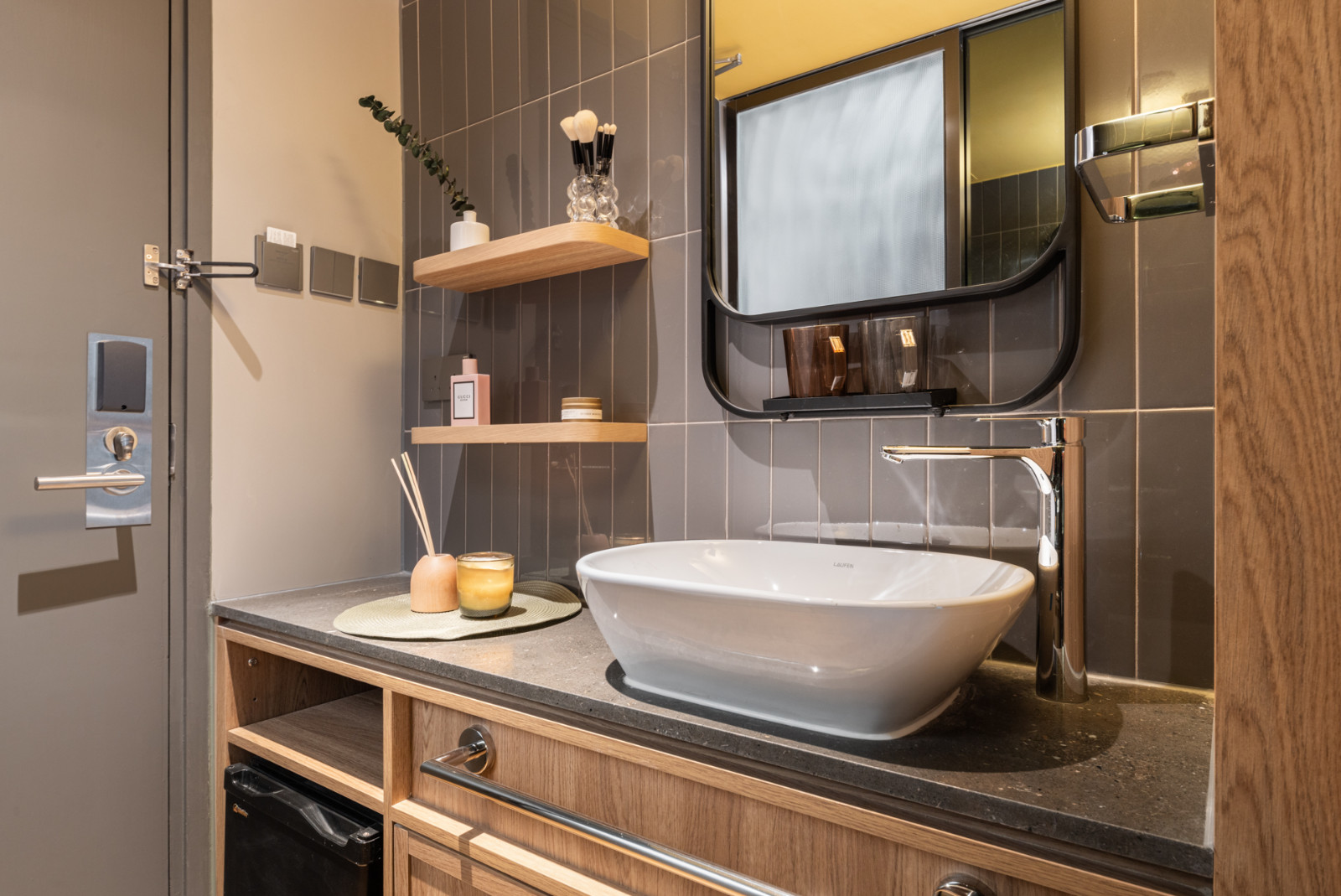 上环荷李活道酒店式公寓大床间-港大地铁两站直达,上环地铁站步行500米,月租全包,拎包入住,港大住宿的天花板图5