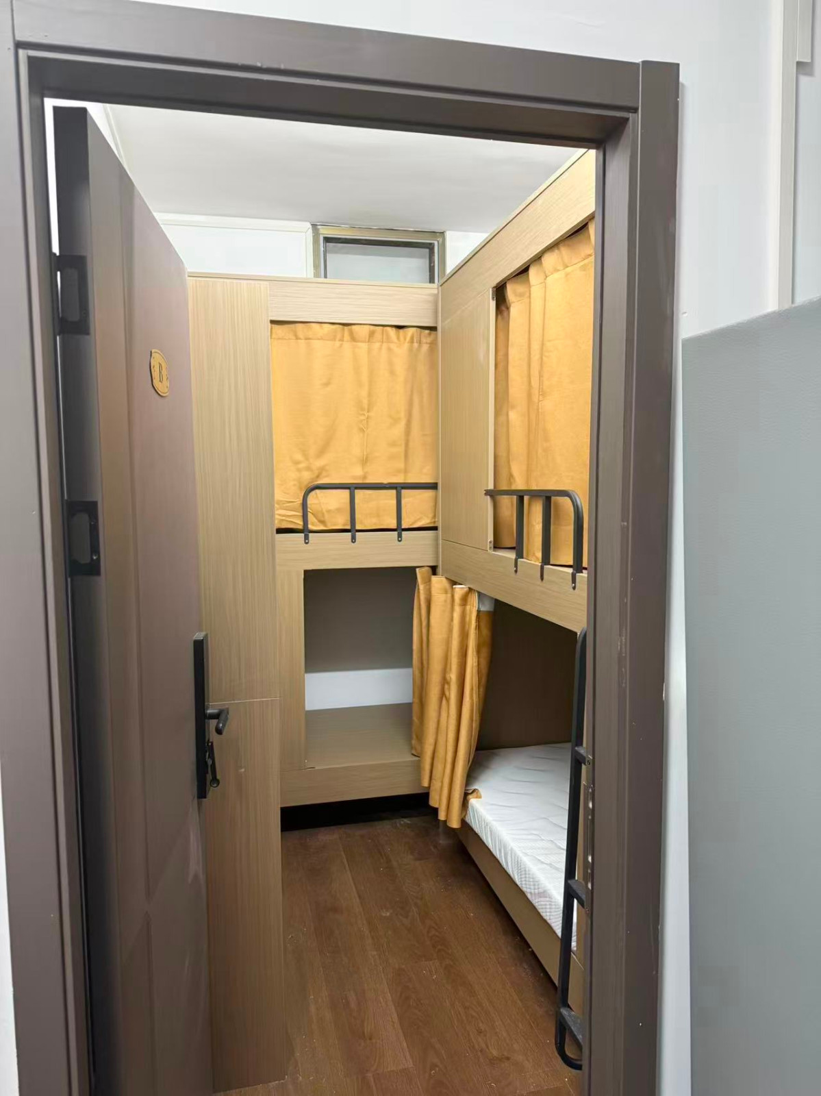 荃湾河背街75号劳工床位，可租20人限男生图2