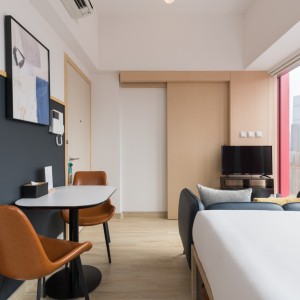 旺角亚皆老街酒店式公寓大床studio-高端装修独卫，旺角站1分步行，四大校通勤15分钟内，工作上学都适合