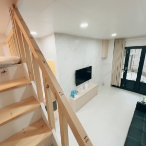 华贤居别墅单人间1F-一室一厅男生专属港大步行约 8分钟或乘港铁港岛线 1 站