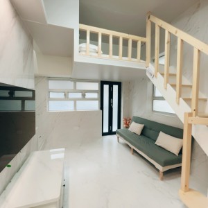 华贤居别墅单人间2F-一室一厅男生专属港大步行约 8分钟或乘港铁港岛线 1 站