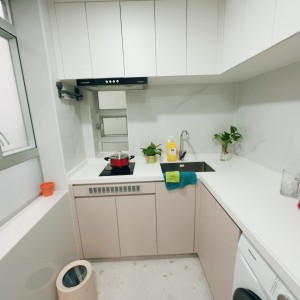 华贤居别墅单人间2F-一室一厅男生专属港大步行约 8分钟或乘港铁港岛线 1 站