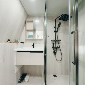 华贤居别墅单人间3F-一室一厅男生专属港大步行约 8分钟或乘港铁港岛线 1 站