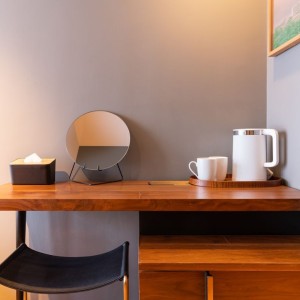 油麻地东方街酒店式公寓大床间-理工13分，都会纯步行1.3公里，城大浸会18分即达。距油麻地站150米。