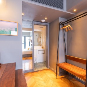 油麻地东方街酒店式公寓大床间-理工13分，都会纯步行1.3公里，城大浸会18分即达。距油麻地站150米。