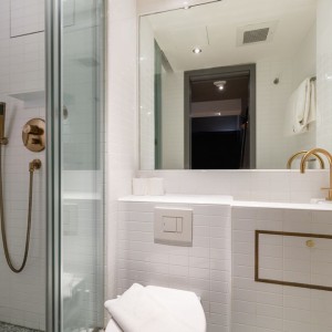 油麻地东方街酒店式公寓大床间-理工13分，都会纯步行1.3公里，城大浸会18分即达。距油麻地站150米。