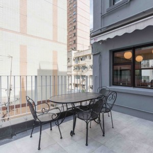 尖沙咀加拿芬道酒店式公寓studio-理工步行10分，乘巴士只要6分，浸会城大都会只要20分。尖沙咀站200米，尖东站400米