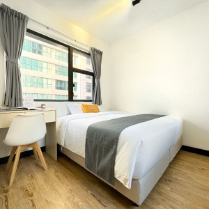 尖沙咀加拿芬道酒店式公寓大床间-理工步行10分，乘巴士只要6分，浸会城大都会只要20分。尖沙咀站200米，尖东站400米