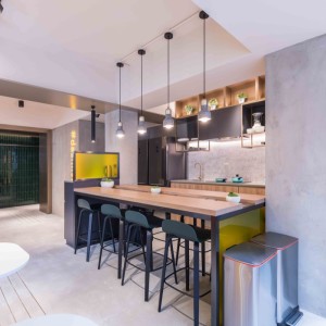 尖沙咀加拿芬道酒店式公寓大床间-理工步行10分，乘巴士只要6分，浸会城大都会只要20分。尖沙咀站200米，尖东站400米