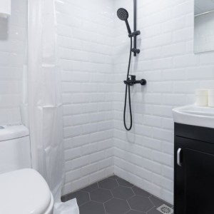 尖沙咀加拿芬道酒店式公寓大床间-理工步行10分，乘巴士只要6分，浸会城大都会只要20分。尖沙咀站200米，尖东站400米