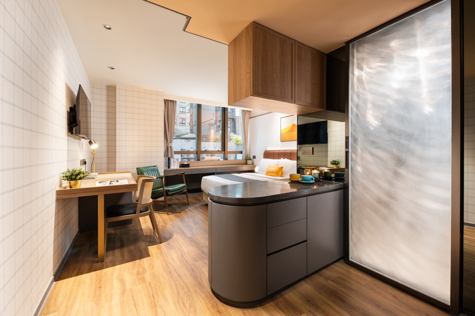 上环荷李活道酒店式公寓单人房-港大地铁两站直达，上环地铁站步行500米，月租全包，拎包入住，港大住宿的天花板图1