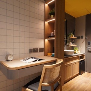 上环荷李活道酒店式公寓豪华双人房-港大地铁两站直达，上环地铁站步行500米，月租全包，拎包入住，港大住宿的天花板