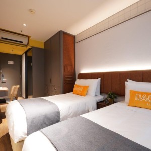 上环荷李活道酒店式公寓豪华双人房-港大地铁两站直达，上环地铁站步行500米，月租全包，拎包入住，港大住宿的天花板