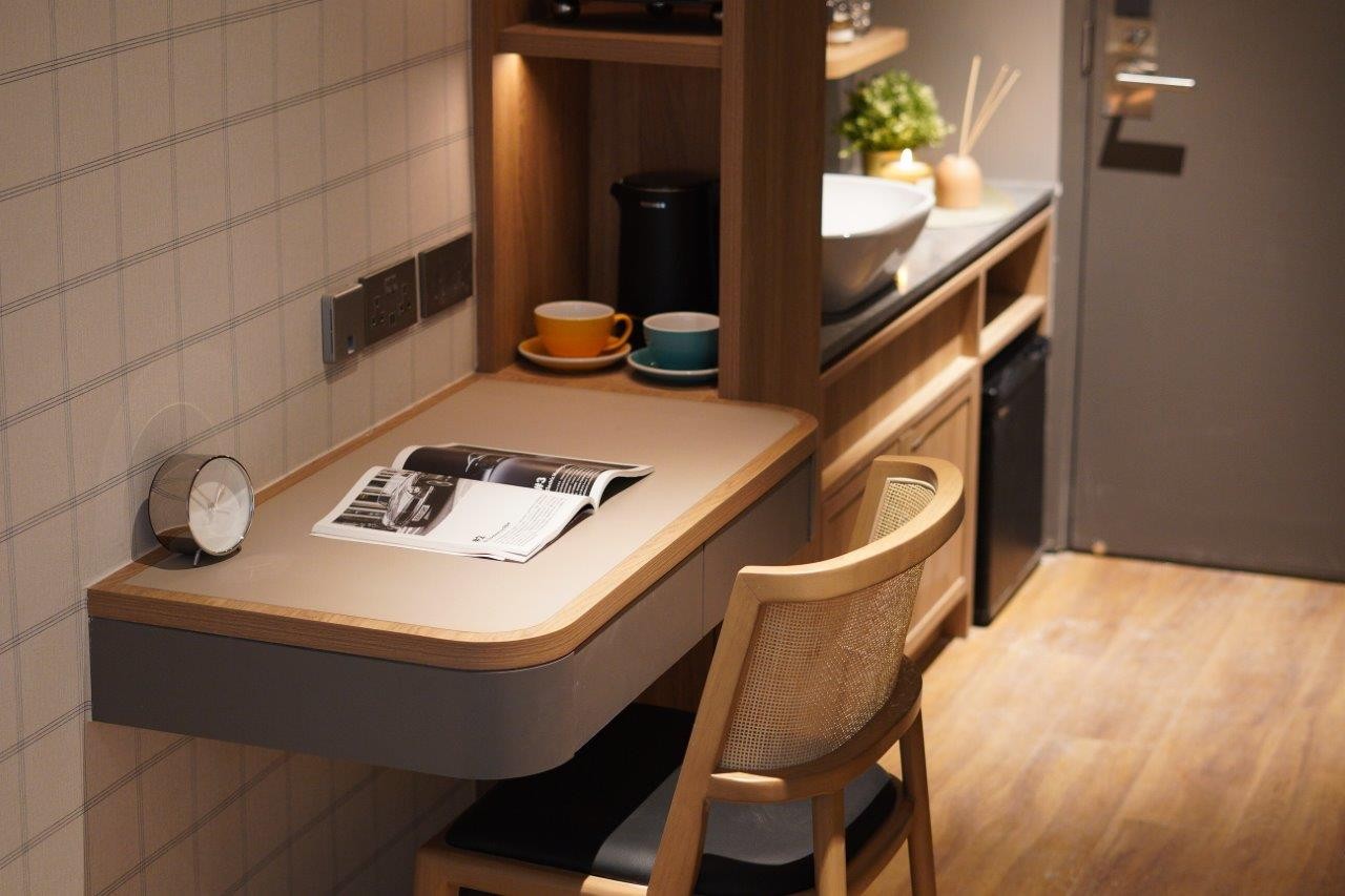 上环荷李活道酒店式公寓豪华双人房-港大地铁两站直达，上环地铁站步行500米，月租全包，拎包入住，港大住宿的天花板图5