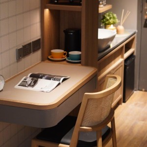 上环荷李活道酒店式公寓豪华双人房-港大地铁两站直达，上环地铁站步行500米，月租全包，拎包入住，港大住宿的天花板