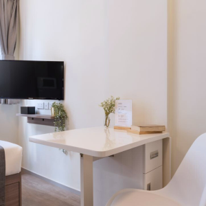 旺角登打士道酒店式公寓studio-旺角核心，步行约 6 分钟达油麻地站，月租全包，拎包入住，港理工住宿的天花板