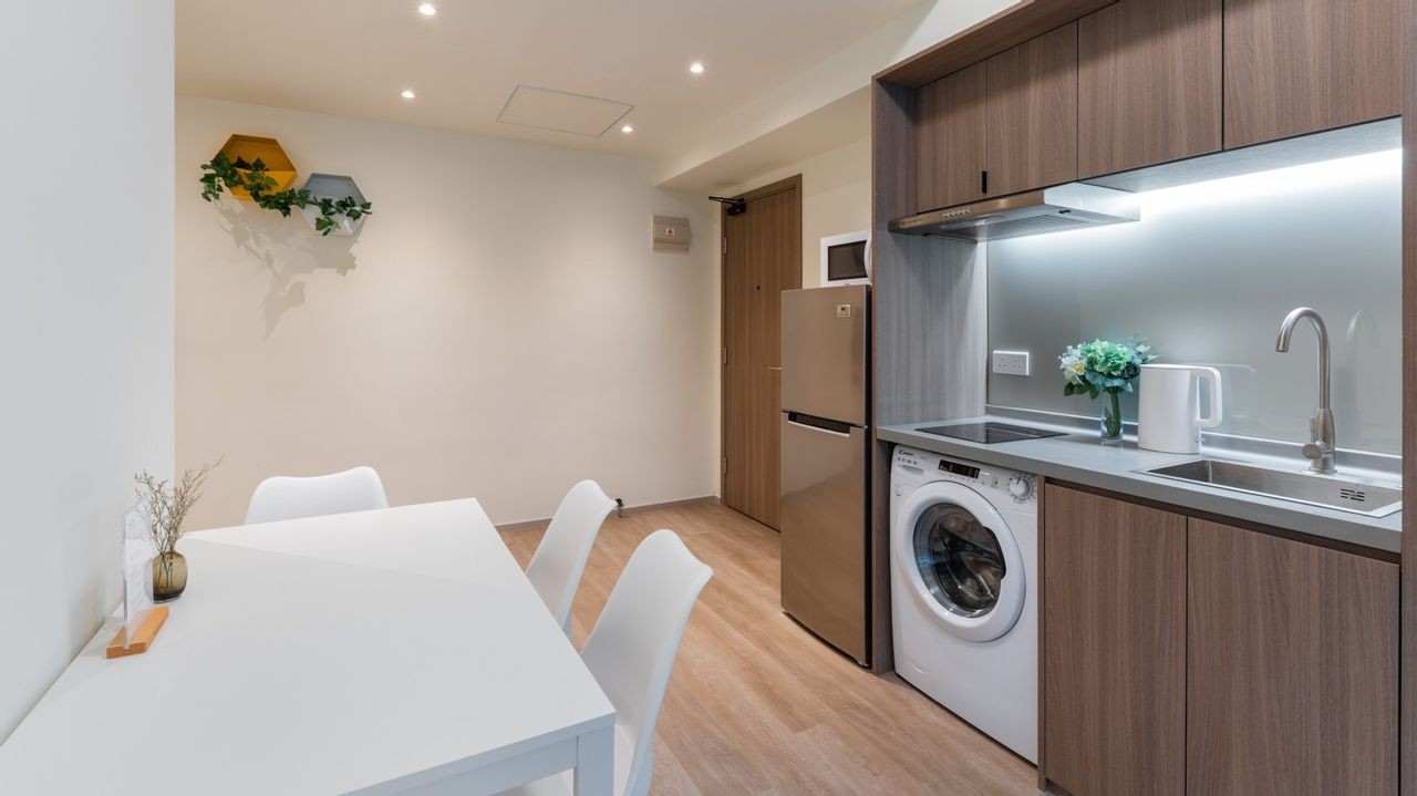 旺角登打士道酒店式公寓studio-旺角核心，步行约 6 分钟达油麻地站，月租全包，拎包入住，港理工住宿的天花板图3