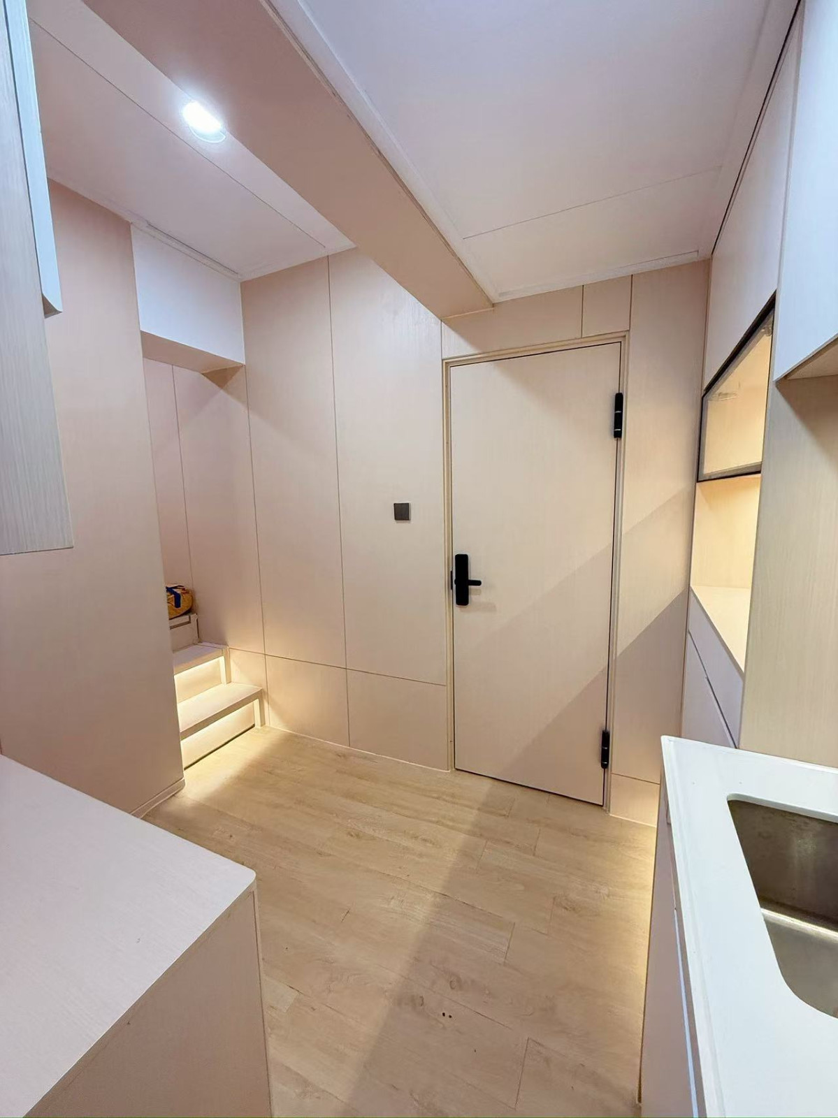 北角和富道5楼大窗studioA房-近树仁大学、教育大学北角中心,港大通勤25分,紧挨北角轮渡码头图4