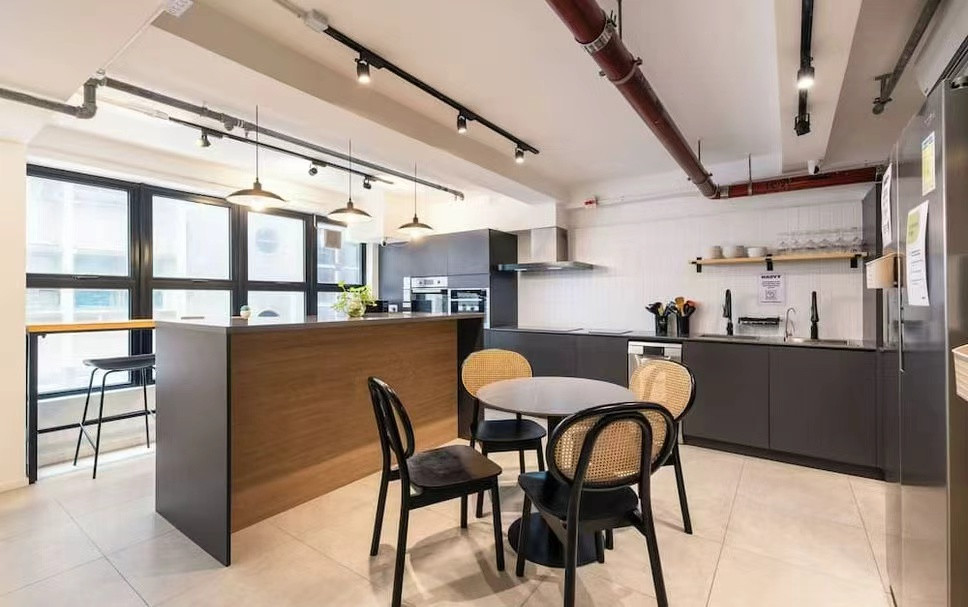 尖沙咀柯士甸路酒店式公寓三人间-从窗户就能看到港理的超近稀缺房源！理工步行五分，城市浸会港铁7分图2