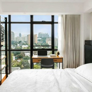 尖沙咀柯士甸路酒店式公寓三人间-从窗户就能看到港理的超近稀缺房源！理工步行五分，城市浸会港铁7分