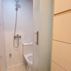 何文田富威花园studioA房-2分即达旺角东站天桥，都会步行10分，理工浸会城大15分钟即达，24小时安保日式装修