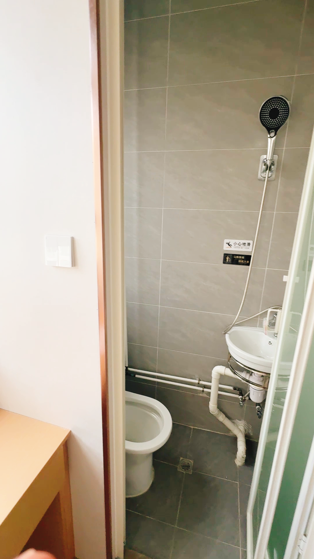 尖沙咀柯士甸道132-134号太极大楼6号房，单间独卫有电梯，近地铁理工步行可达超大衣柜图3